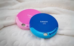 Farbenfroh und Fun, der Lenco CD 011 in Blau und Pink