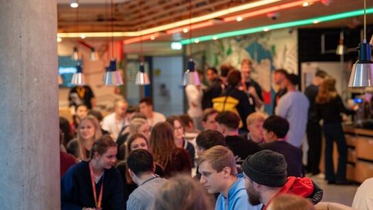 Otto Azubis @ Google Day - Start Azubis, die sich beim Otto Azubis @ Google Day zum Start austauschen.
