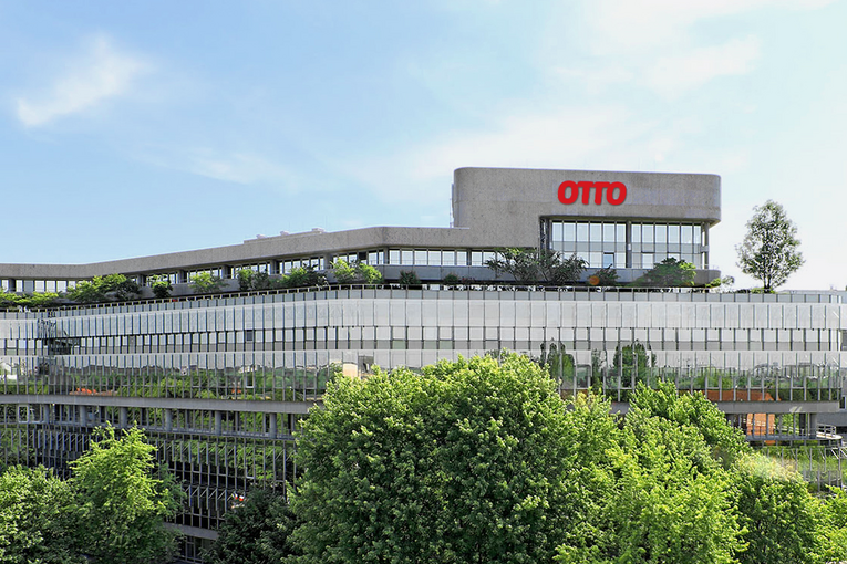 OTTO Gebäude Aus dem Weitwinkel sind die Otto-Gebäude mit den vielen Bäumen im Sommer zu sehen.
