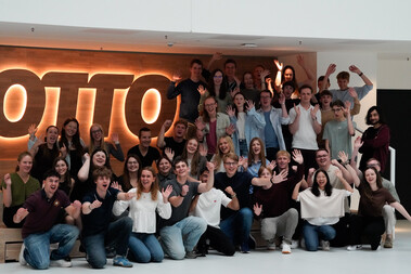 Azubistarter2025 Gruppenfoto aller neuen Auszubildenden, die 2025 bei OTTO angefangen haben.