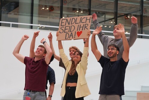 Azubis begrüßen Azubis Unsere Azubis und dual Studierenden begrüßen den neuen Azubijahrgang