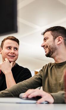 Unsere Kollegen in Tech beim Arbeiten Unsere Kollegen in Tech beim Arbeiten