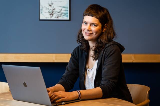We work very autonomously and have full product responsibility as a team. There are no specialized operations or admins, just us developers who look after the full lifecycle of an application. Clear advantage: no organizational hurdles, completely independent decision-making possibilities.