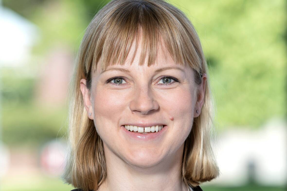 Nale ist Professorin für Arbeits- und Organisationspsychologie an der Universität Hamburg, Prodekanin für Forschung und Transfer sowie wissenschaftliche Leiterin des Center for Better Work. Ihre Forschung konzentriert sich auf Teamprozesse, Führung und Meetingkultur in Organisationen. Sie berät Unternehmen zu New Work und Organisationsentwicklung aus psychologischer Perspektive.