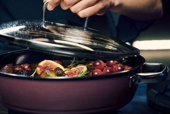 Fusiontec Mineral Schmorpfanne mit Glasdeckel, 24 cm, Rose Quartz