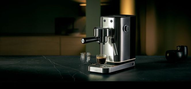 unterstreicht Design Lumero, das WMF elegante LED-Beleuchtung Espressomaschine