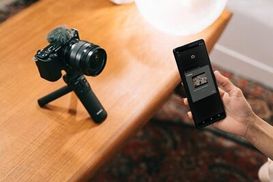 Sony ZV-E10L Systemkamera (E PZ 16 - 50 mm F3.5 - 5.6 OSS (SELP1650), 24,2  MP, Bluetooth, WLAN (WiFi), Vlog-Kamera mit schwenkbarem Display inkl. SEL16 -50 Objektiv)