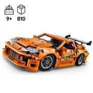 Ein Fahrzeugspielzeug voller Details