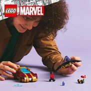 Wettkampf mit Iron Mans Sportwagen