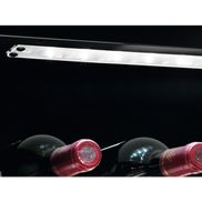 Obere LED-Beleuchtung: Deine Weinsammlung stets im Blick