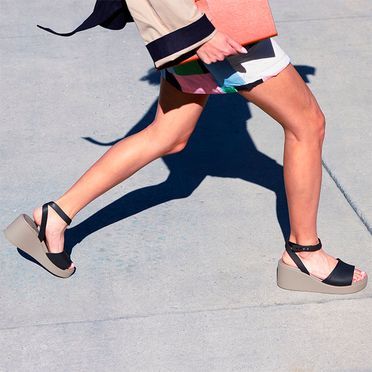 Entdecke die angesagten Plateau-Sandalen der Crocs™ Brooklyn-Kollektion!