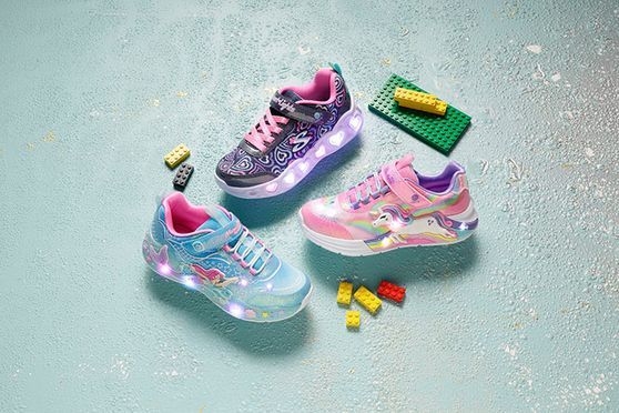 Entdecke die perfekte Sneaker-Auswahl für Mädchen und Jungen bei Skechers!