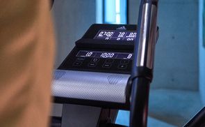 Gerätehalterung + Integrierte Lautsprecher