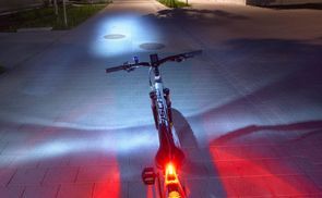 FISCHER Fahrrad Fahrradbeleuchtung FISCHER LED Beleuchtungsset mit 360Â°  Bodenleuchte, mit zusätzlicher Bodenleuchte | Fahrrad Zubehör & Ersatzteile