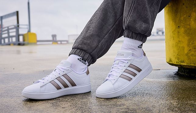 adidas Sportswear – Klassischer Court-Style mit modernem Komfort