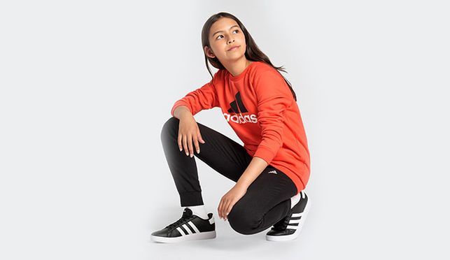 adidas Sportswear – Retro-Tennisstyle für junge Trendsetter