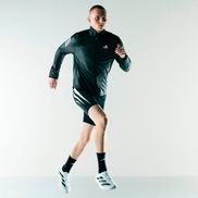 Sportlicher Stil mit Schnürung