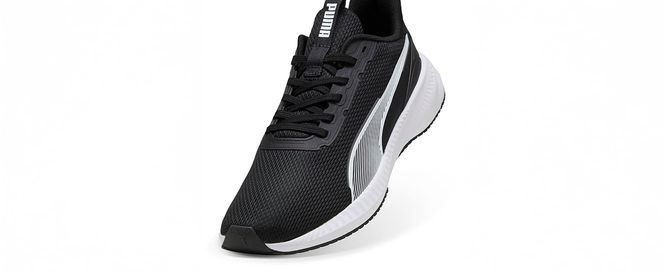 Mesh-Obermaterial und eine mittlere Dämpfung: Der »Flyer Lite 3« von Puma