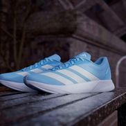 Sportliches Design mit Schnürverschluss