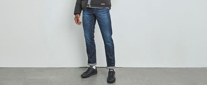 Cooler Allrounder im Straigt-Fit mit verwegener Waschung