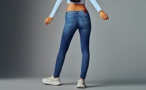 Tommy Jeans Slim-fit-Jeans IZZIE HGH SL ANK BH5131 mit Ledermarkenlabel