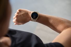 vorinstallierten 25 Smartwatch Garmin Zoll), (3,3 cm/1,3 2 Venu Sport-Apps