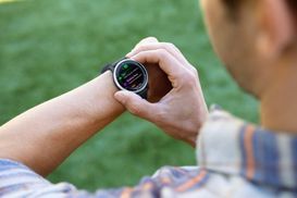 Garmin Venu 2 Smartwatch (3,3 cm/1,3 25 Zoll), Sport-Apps vorinstallierten