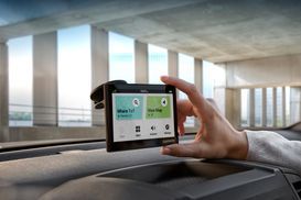 Garmin DRIVE 53 Navigationsgerät (Europa (45 Länder), Karten-Updates),  Echtzeitdienste zu Verkehr, Wetter und Tankstellenpreise via App