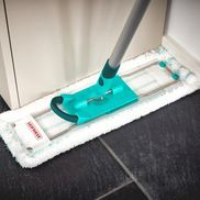 Reinigung von Ecken und Leisten in einem Schritt