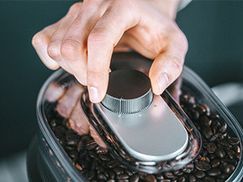 Melitta Kaffeemaschine mit Mahlwerk AromaFresh X 1030-06, 1,25l Kaffeekanne,  Papierfilter 1x4, 11 Mahlgradeinstellungen,Kaffeebohnen/-pulver,  Timer,Warmhalteplatte | Filterkaffeemaschinen