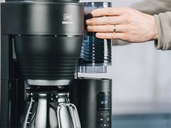 Melitta Kaffeemaschine mit Mahlwerk AromaFresh Pro X 1030-02, 1,25l  Kaffeekanne, Papierfilter 1x4 | Filterkaffeemaschinen