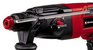 Mit Schlagkraft in die Wand