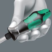 An die Hand angepasst