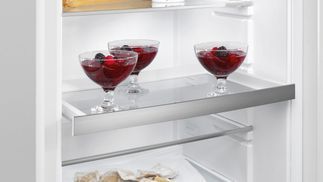 Bruchsichere und leicht zu reinigende Glasablagen.