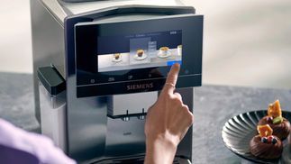 SIEMENS Coffee machine EQ900 plus TQ903DZ3, automatic cleaning and descaling, app control, intuitive full-touch display, barista mode, noise reduction, premium grinder, 1500 W, stainless steel