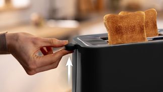 BOSCH Toaster MyMoment TAT3M123, 2 Schlitze, für 2 Scheiben, 950 W,  entnehmbarer Brötchenaufsatz, Auftaufunktion, Brotzentrierung, AutoOff