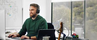 MIT RECYCELTEM KUNSTSTOFF