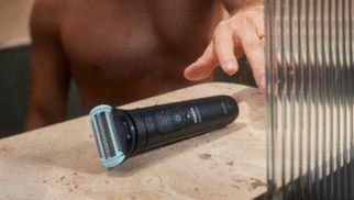 100 % wasserabweisend (unter der Dusche verwendbar)