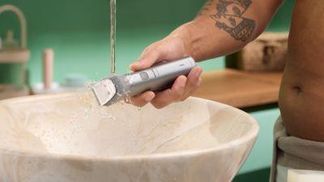 100 % wasserabweisend (unter der Dusche verwendbar)