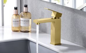 Gebürsteter Goldener Badezimmer-Wasserhahn – Massiv Messing, Hoher Bogen, Einloch-Montage