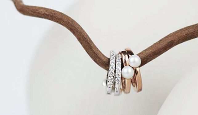 Ohrringe von Gaura Pearls mit echten Perlen