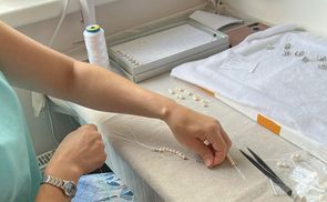 Von Hand in Estland gefertigt