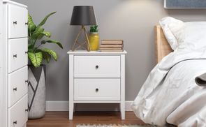 Zarter und eleganter Nachttisch