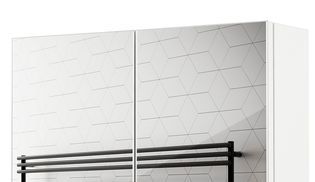 Übergroßer Spiegel.