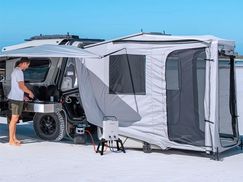 Genießen Sie eine heiße Dusche auf dem Campingplatz