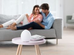 Stilvolles Wohnaccessoire ohne sichtbare Bedienelemente