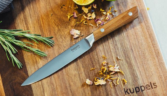 AVID | scharfe Klinge trifft auf dunkles Eschenholz