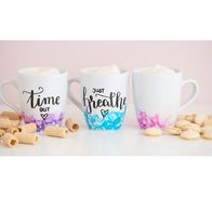 Bauchiger Kaffeebecher mit einzigartigem Farbdesign