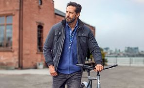 Praktische Brust und Innentaschen