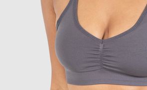 Scrunchnaht für eine feminine Silhouette